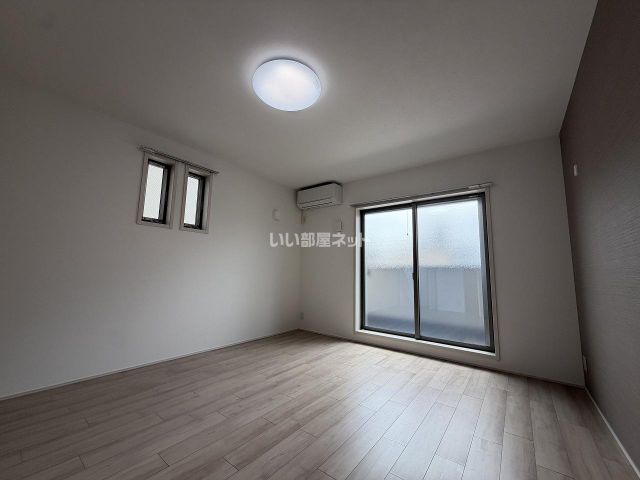 フジパレス忍ケ丘I番館の居間写真