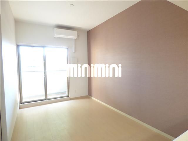 居室・リビング　お部屋によって壁紙の色が違います