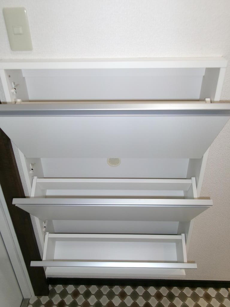 玄関　※写真は別室です。