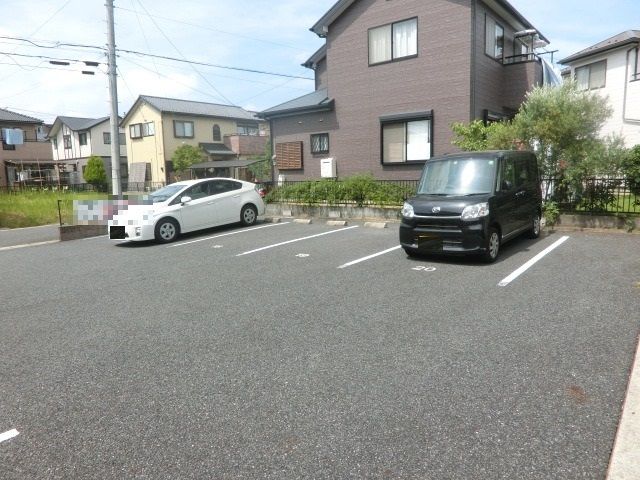駐車場　敷地内に駐車場ございます