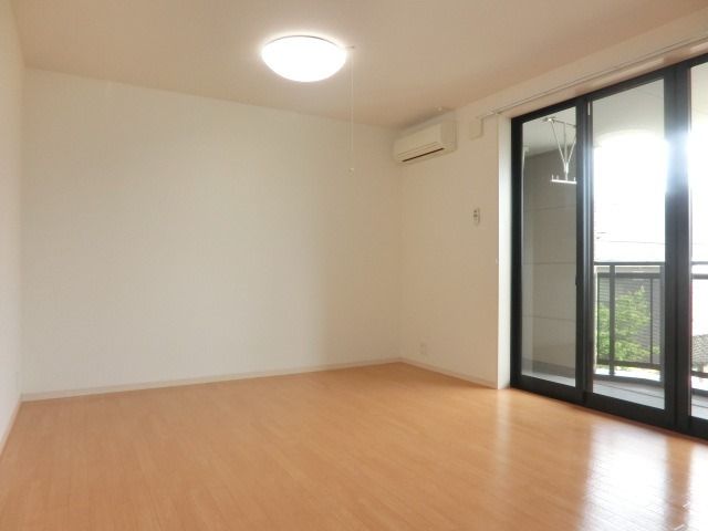 居室・リビング　採光の良い明るいお部屋です