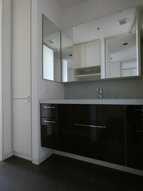 洗面設備　写真は同タイプ住居です。