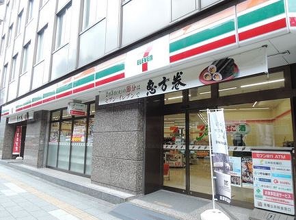 コンビニ　セブンイレブン神田岩本町店（コンビニ）まで215m