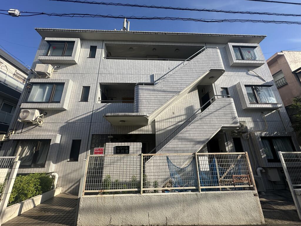 建物外観　建物正面