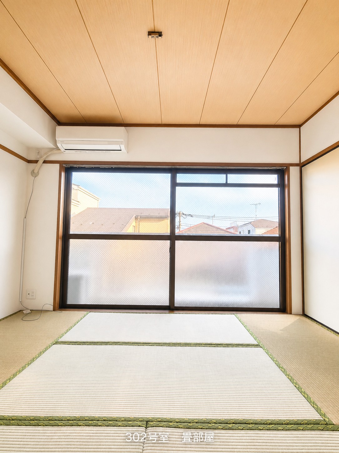 居室・リビング　※現状居住中のため、写真は302号室のものを掲載しております