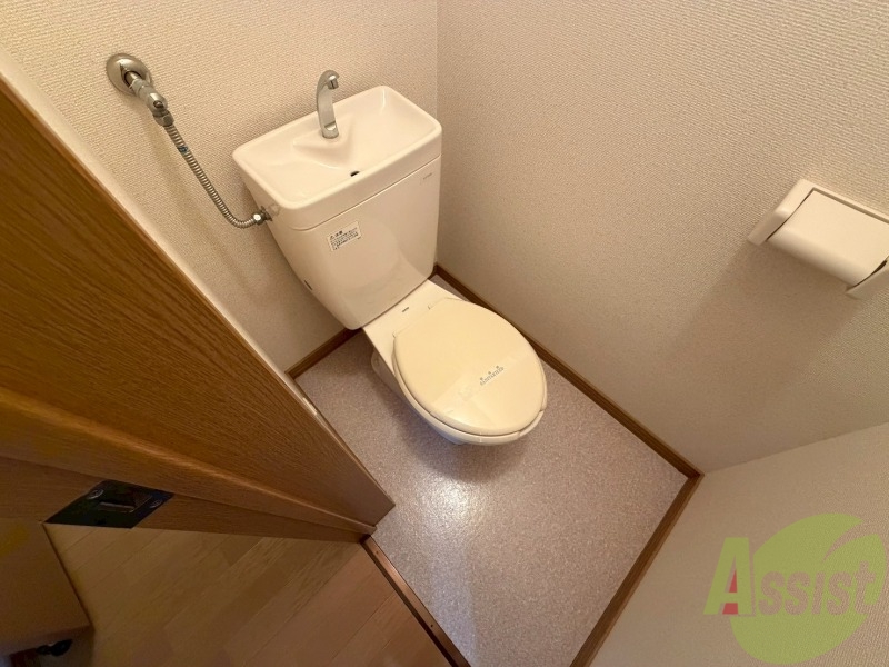 トイレ　こちらはトイレです。清潔感があり、安心して使用できます。