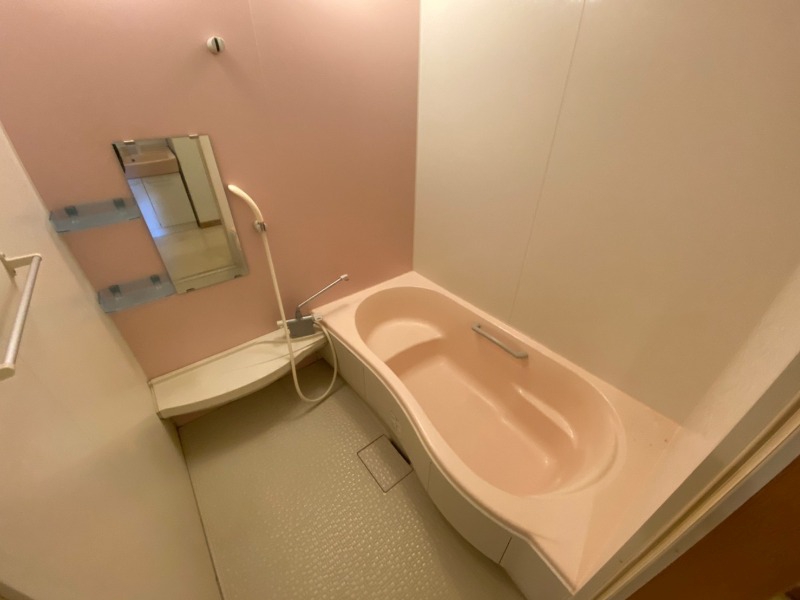 バス・シャワールーム　お風呂になります。一日の疲れを癒してくださいね。