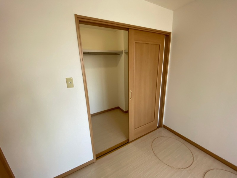 収納　たっぷり入るウォークインクローゼットです！