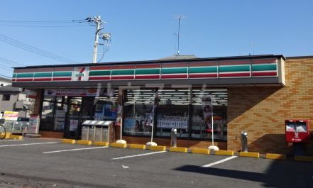 コンビニ　セブンイレブン 足立六木店（コンビニ）まで362m