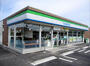 コンビニ　ファミリーマート（コンビニ）まで550m