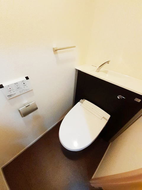 トイレ　温水洗浄便座付き
