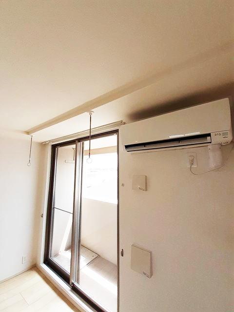 その他設備　雨の日や花粉の季節に便利なホスクリーン