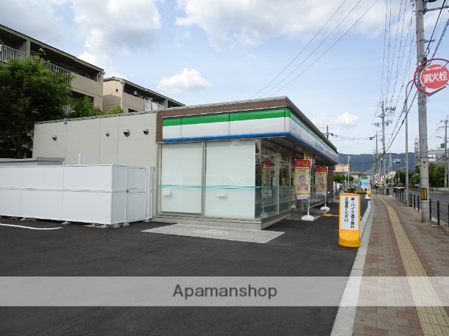 コンビニ　ファミリーマート（コンビニ）まで629m