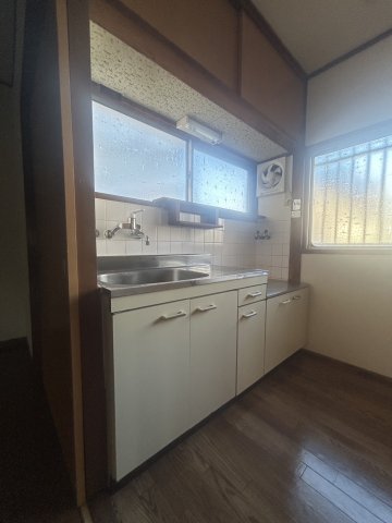 西宮市下大市貸家のキッチン写真