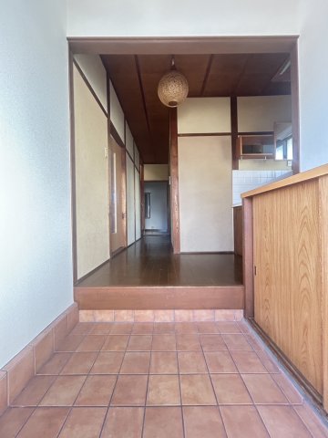西宮市下大市貸家の玄関写真