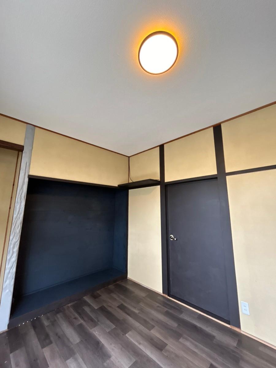 その他部屋・スペース　和室を塗装しています