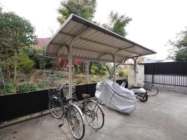 その他共有部分　★屋根のある駐輪場です★