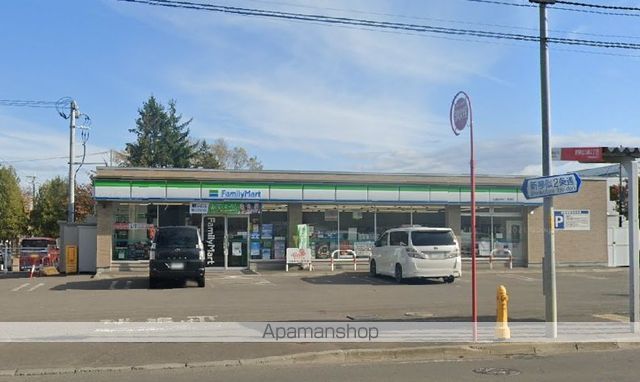 コンビニ　ファミリーマート（コンビニ）まで211m