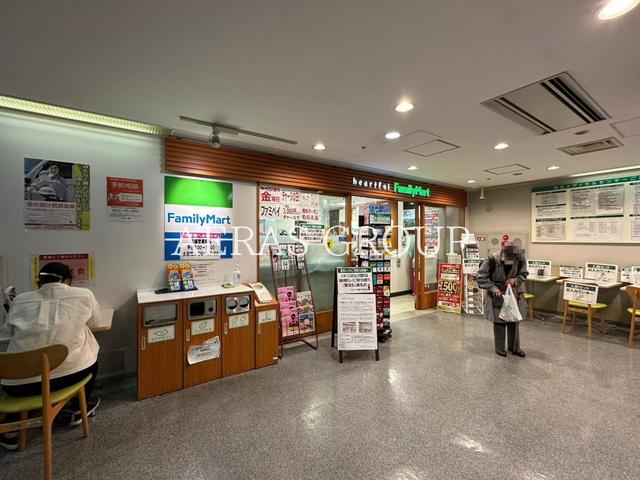 コンビニ　ファミリーマート 埼玉メディカルセンター店（コンビニ）まで151m