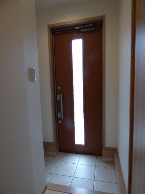 玄関　102は反転タイプ
