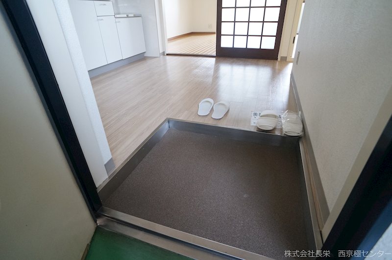 玄関　※同タイプ・別号室の参考写真です★