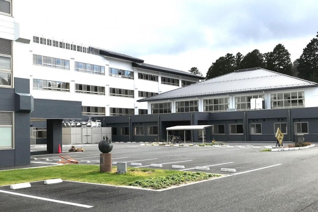 小学校　湖南市立石部小学校（小学校）まで700m