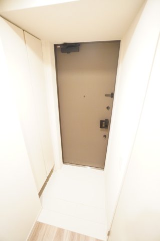 玄関　※同物件・同タイプの写真です。