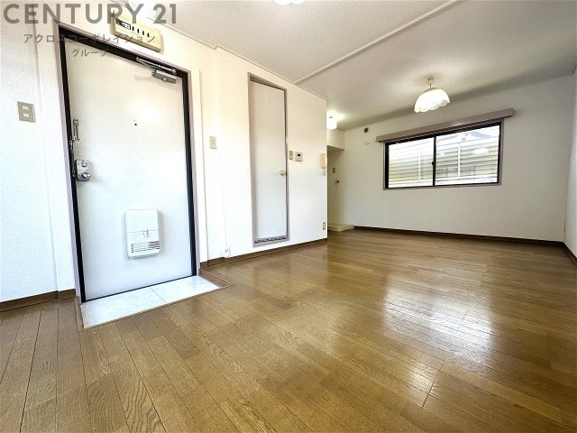 居室・リビング　２面窓の明るいお部屋です♪