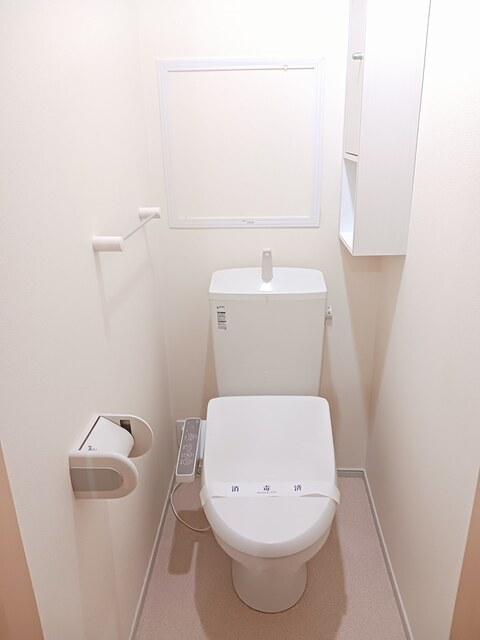 トイレ　温水洗浄便座も設置済み＊
