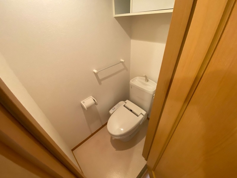 トイレ　ウォシュレット付き