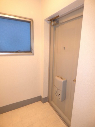 木本マンションの玄関写真
