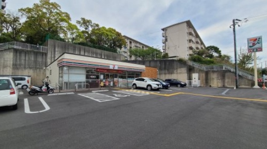 コンビニ　セブンイレブン 神戸垂水青山台店（コンビニ）まで525m