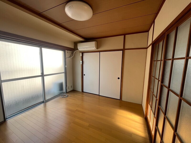 富田町ビルの居間写真