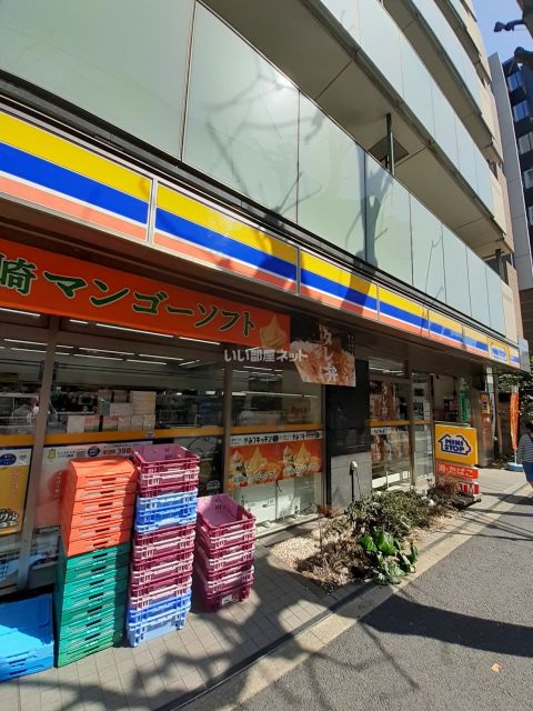 コンビニ　ミニストップ　新宿大京町店（コンビニ）まで257m