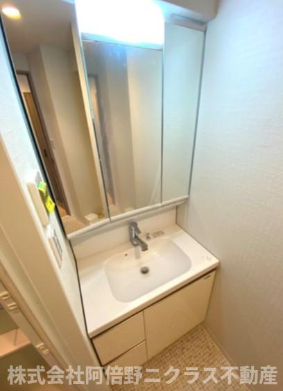 洗面設備　内装は別部屋の参考写真です。