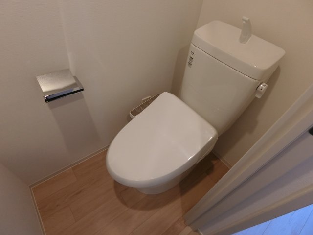 トイレ　他のお部屋の参考写真となります。