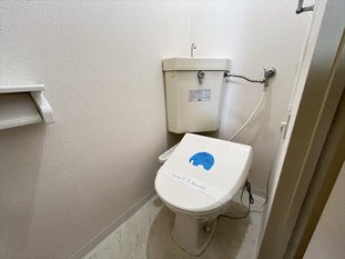 トイレ　嬉しいウォシュレット付きのトイレ！便座温かいですよ♪