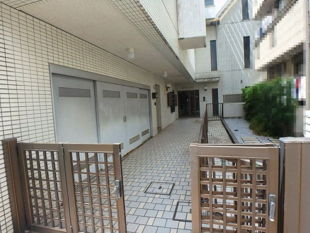 東京メトロ南北線 東大前駅 徒歩4分 3階建 築38年の外観写真