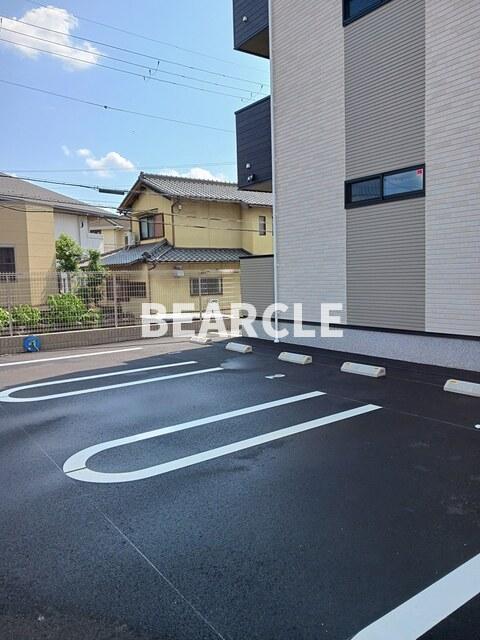 駐車場　駐車場に車を止められます