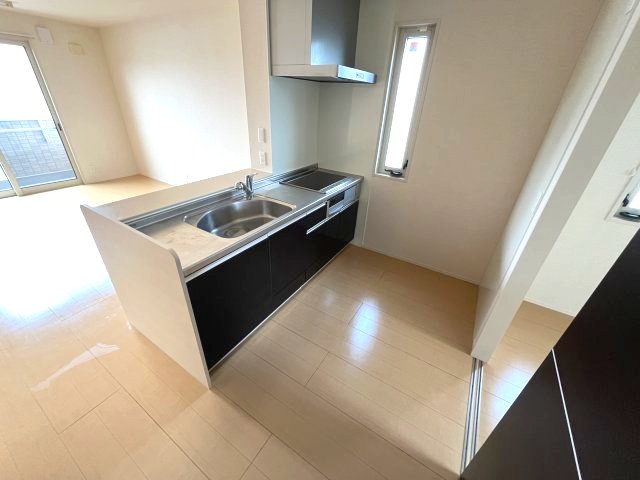 キッチン　イメージとして別部屋写真使用しています