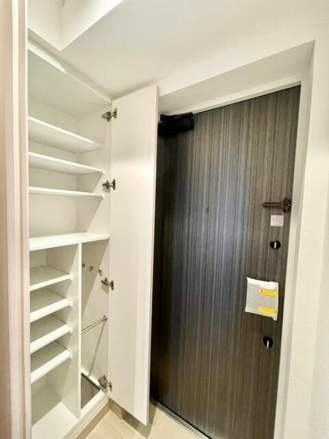 エストゥルース板橋本町の玄関写真
