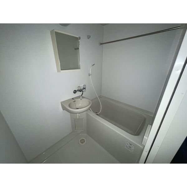 バス・シャワールーム　同タイプ別部屋の写真です。