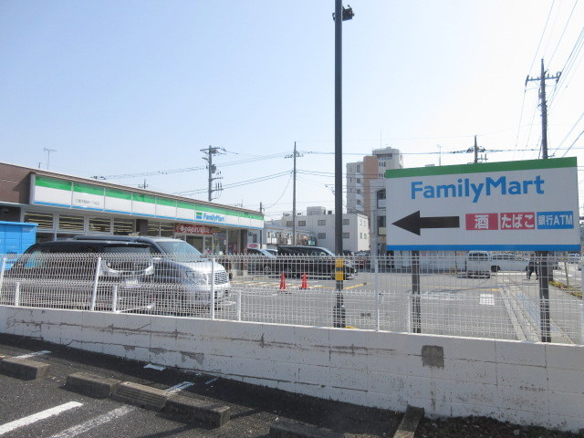 コンビニ　ファミリーマート三郷早稲田一丁目店（コンビニ）まで349m