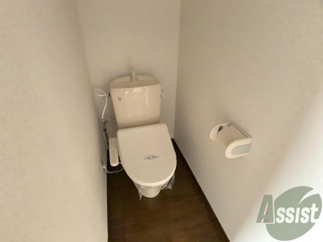トイレ　嬉しいウォシュレット機能がついていました。
