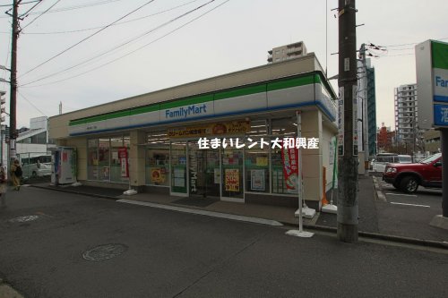コンビニ　ファミリーマート相模大野三丁目店（コンビニ）まで602m
