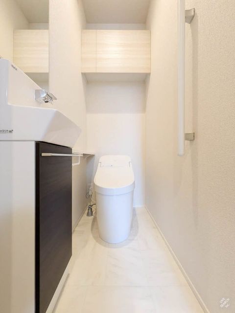 ブルーライン 三ツ沢下町駅 徒歩3分 4階建 築1年のトイレ写真