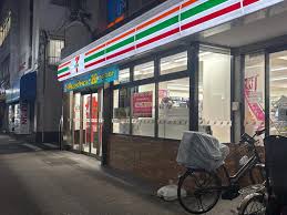 コンビニ　セブンイレブン 目黒元競馬場店（コンビニ）まで122m