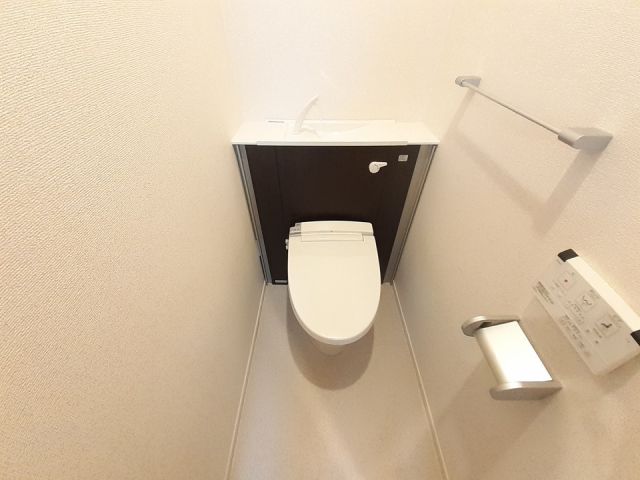 阪急今津線 門戸厄神駅 徒歩17分 3階建 築9年のトイレ写真