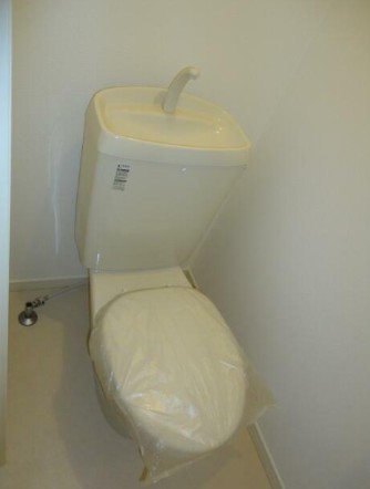 東京メトロ日比谷線 南千住駅 徒歩6分 2階建 築15年のトイレ写真