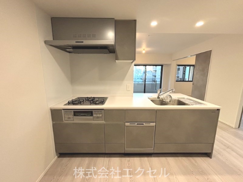 キッチン　グリル付き3口ガスコンロのシステムキッチン完備♪